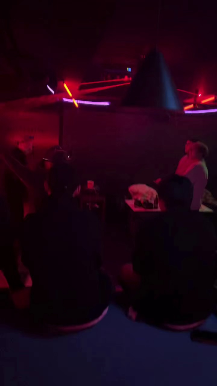 只要你爱音乐 爱喝酒 爱蹦迪就可以加入我们